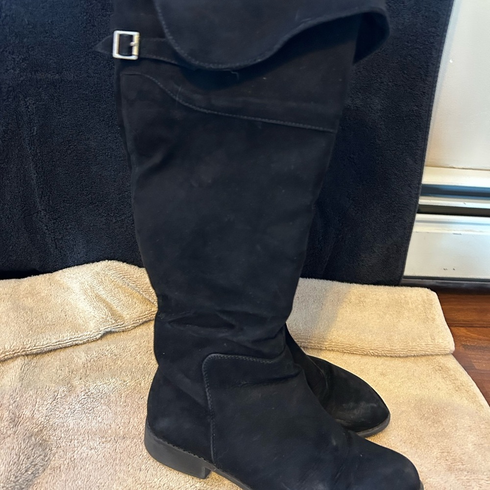 Black Knee-High Heeled Boots with Suede Finish